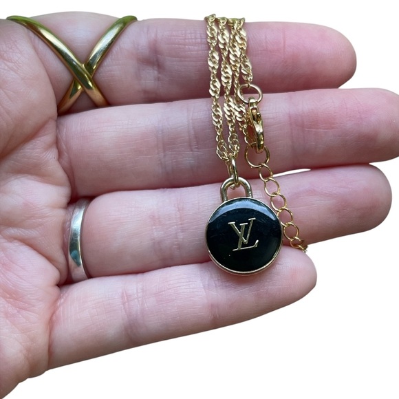 Live Saturday November 29th @ 6pm est CRAZY FLASH SALES! INVENTORY CLEAR OUT! 🛍️ - Picture 5 of 16